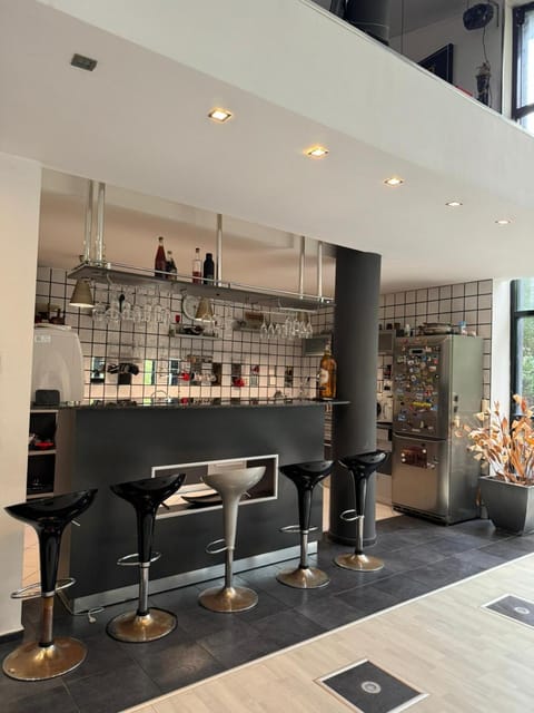 Lounge or bar, kitchen