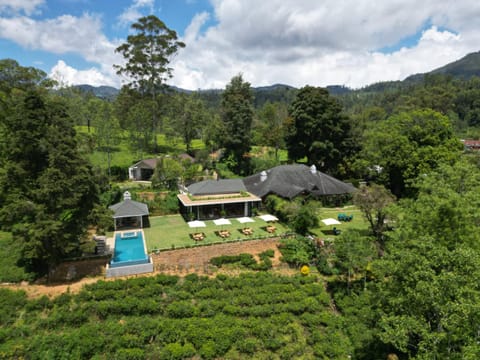 Property building, Bird's eye view, Garden, Swimming pool, sunbed