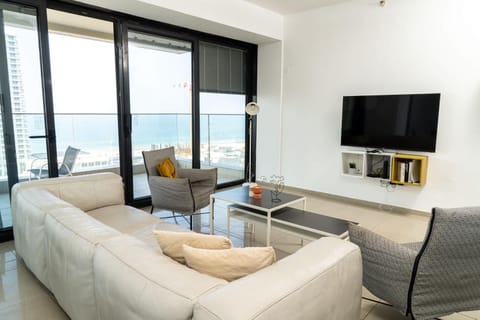 O&O Group - Stunning Sea View 4 BR Apt Apartment in Center District