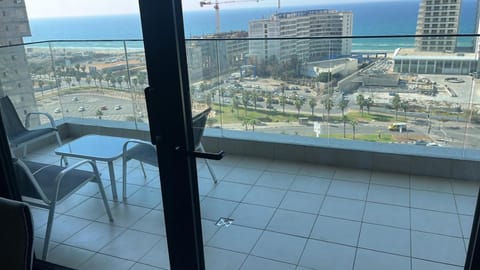 O&O Group - Stunning Sea View 4 BR Apt Apartment in Center District