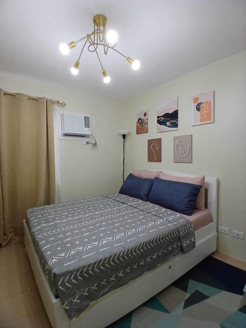 Bed, Photo of the whole room, Bedroom, air conditioner