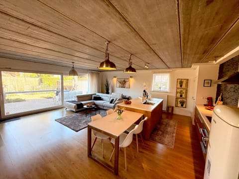 Living room, Seating area, kitchen, kitchen