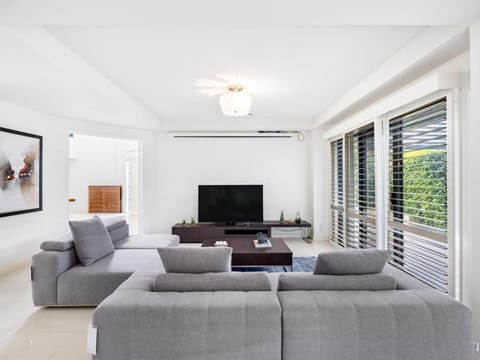 Spacious Comfy 5 Bedroom Home near Sunnybank House in Brisbane