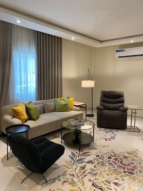 تربل فور سويت - للعوائل فقط Apartment in Al Khobar