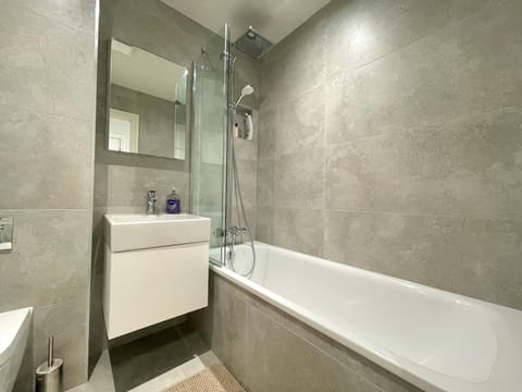 Modern and Sleek 2 Bed Apartment Apartment in Sheffield