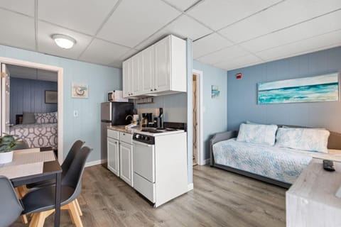 Cozy 1-Bedroom Suite Steps from the Beach (464) Apartment in Old Orchard Beach