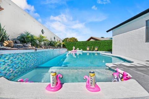 Day, Pool view, Swimming pool, sunbed