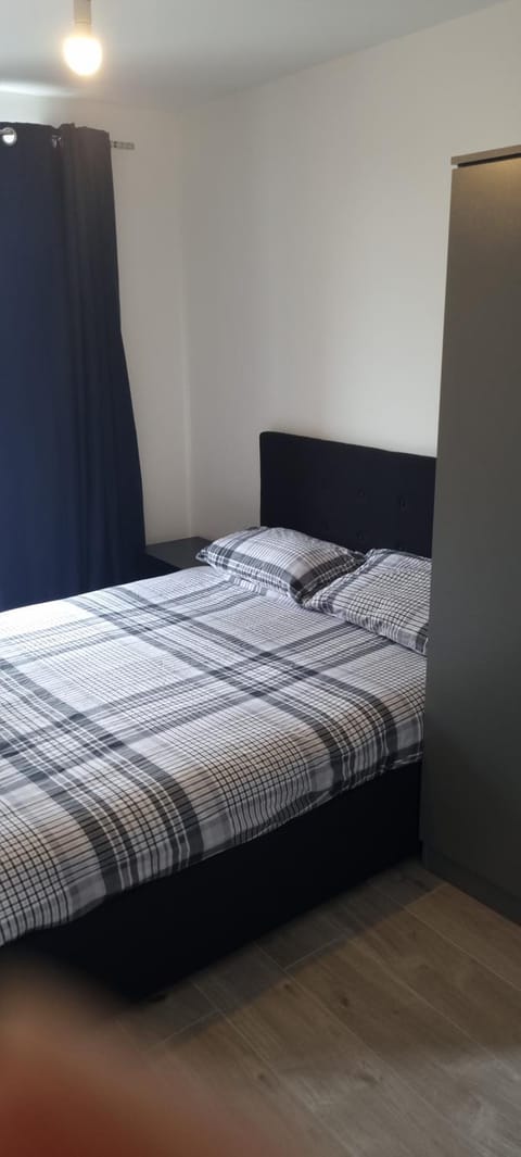 Lush Double Room Ensuite Vacation rental in Salford