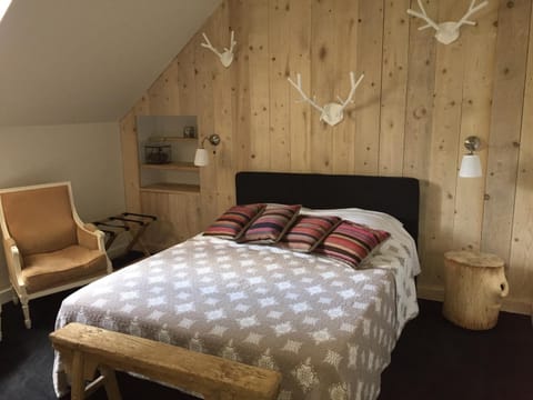Bed, Bedroom, Garden view