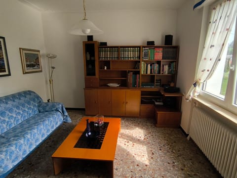 Library, Living room