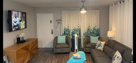 Ocean Breeze 2 bedroom Apartment in Pacific Beach