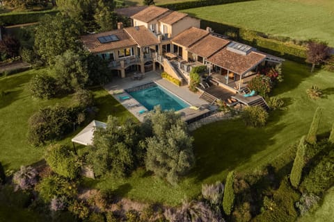 Property building, Day, Natural landscape, Bird's eye view, Garden, Garden view, Pool view, Swimming pool, sunbed