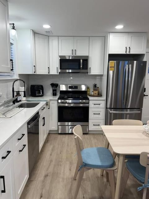 Kitchen or kitchenette, Dining area, dishwasher, oven, stove