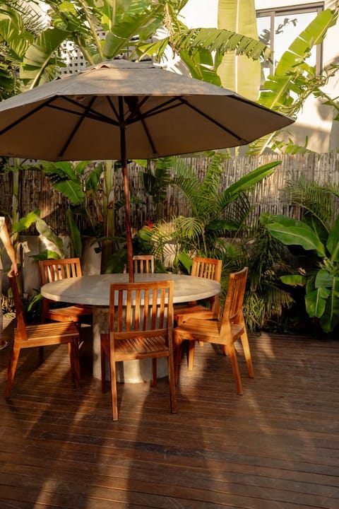 Dining area, Meals