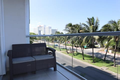 Apt with Boulevard View & Roof Top Apartment in Cancun