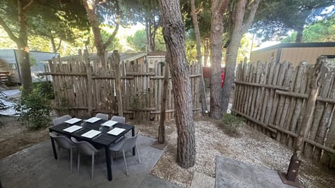 Patio, Dining area, Garden view