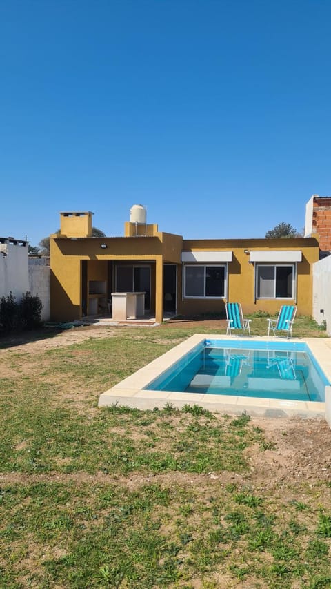 Property building, Day, Pool view, Swimming pool