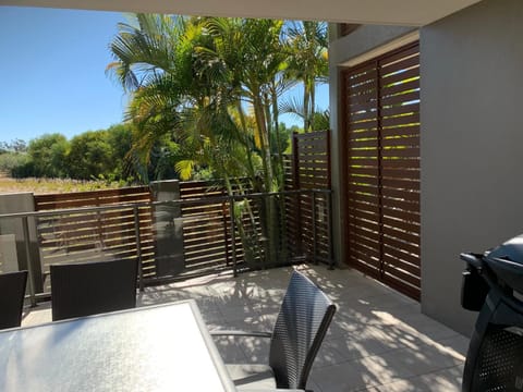 Loka Santi 4 - 3-Bedroom Beachfront Retreat Apartment in Agnes Water