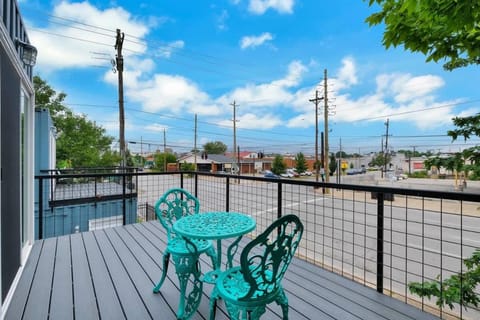 Unique Shipping Container Retreat: Six 1BR Units Apartment in Louisville