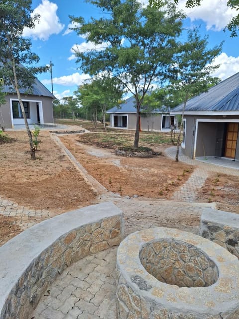 Garden, Garden view, Street view