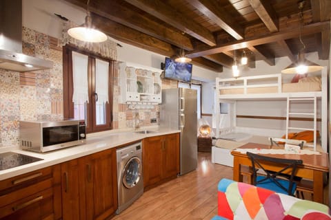 TV and multimedia, Kitchen or kitchenette, Living room, oven, pet friendly