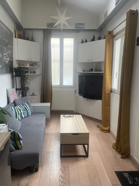 Communal lounge/ TV room, Living room, Seating area