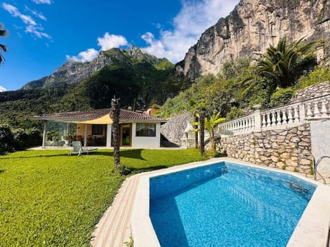 Property building, Garden, Garden view, Mountain view, Pool view, Swimming pool