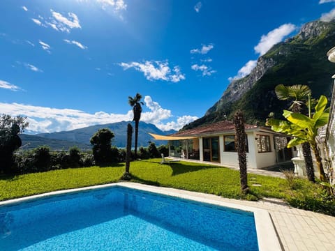 Property building, Lake view, Mountain view, Pool view, Swimming pool