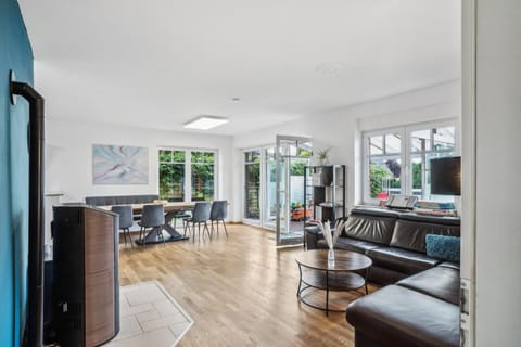 Living room, Dining area, fireplace