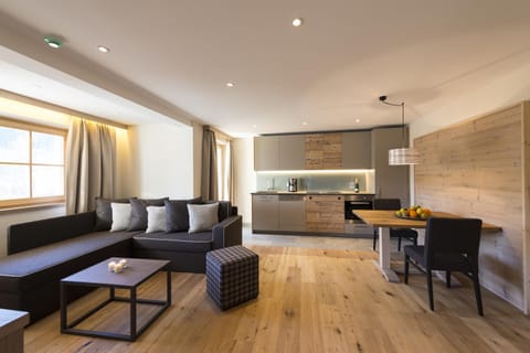 Kitchen or kitchenette, Living room, Photo of the whole room, Dining area