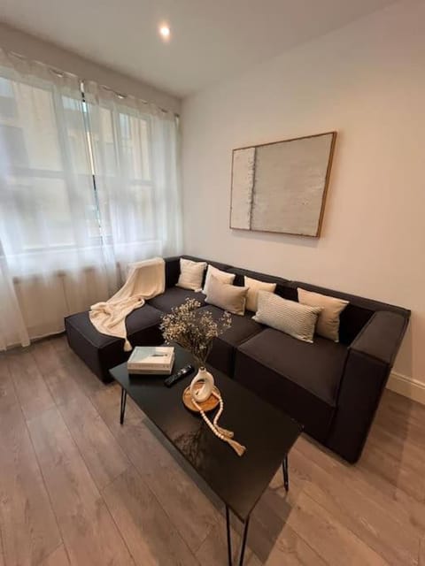 Apartment 30 mins from central London Apartment in Uxbridge