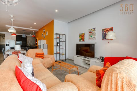 Communal lounge/ TV room, TV and multimedia, Living room, Seating area, Evening entertainment