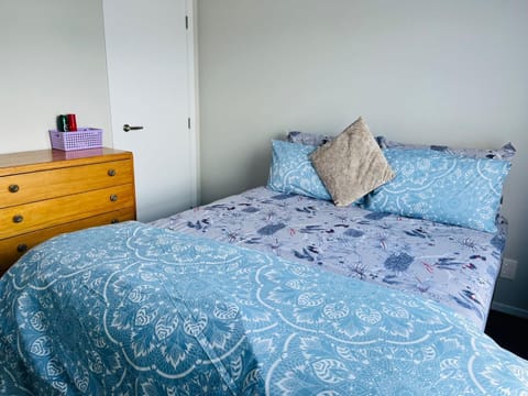 Private Room in Shared House Vacation rental in Lower Hutt