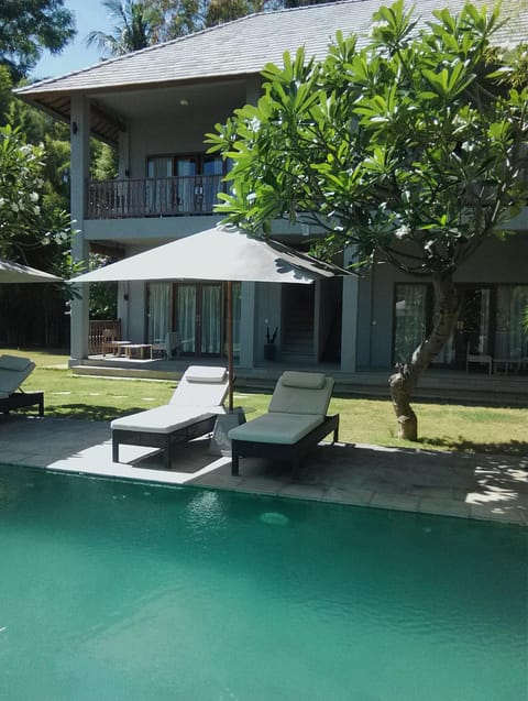 Facade/entrance, Day, Swimming pool