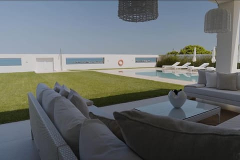 Day, View (from property/room), Balcony/Terrace, Seating area, Pool view, Sea view, Swimming pool, sunbed