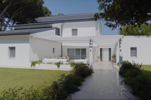 Property building, Day, Garden, Garden view