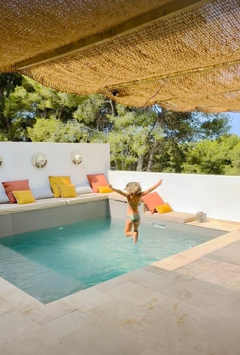 Pool view, Swimming pool, sunbed