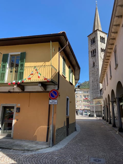 Property building, Neighbourhood, Landmark view, Street view