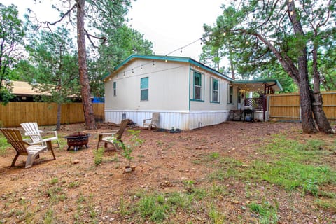 Hike, Fish and Ski Cozy Mtn Cabin in Lakeside! House in Pinetop-Lakeside