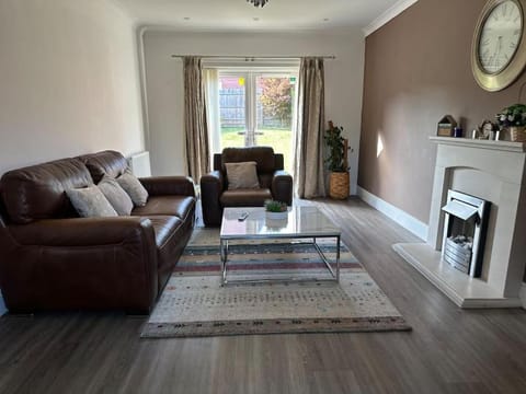 The Comfortable Crew & Family Home House in Basingstoke