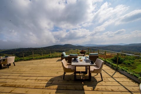 Balcony/Terrace, Lounge or bar, Mountain view