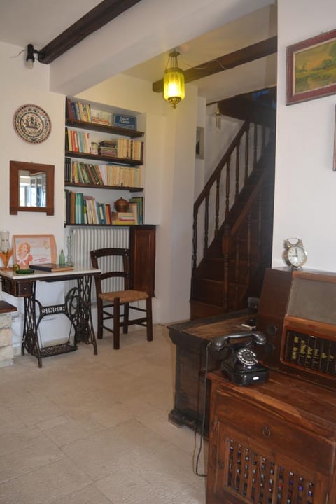 Library, Seating area