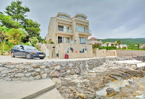 Property building, Facade/entrance, Beach