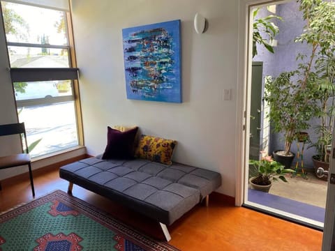 Lovely one bedroom guest house in Encino village Wohnung in Lake Balboa