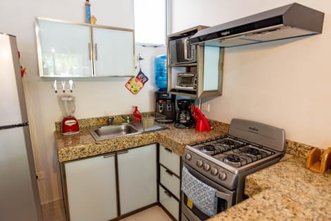 Coffee/tea facilities, Kitchen or kitchenette, oven, pet friendly, stove, toaster