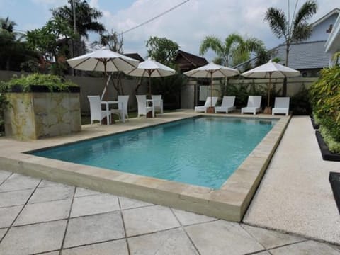 Property building, Day, Balcony/Terrace, Swimming pool