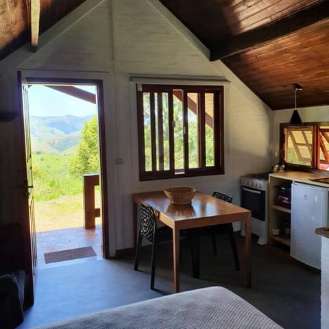 Chalé aconchegante com lareira fogueira e natureza House in Sao Jose dos Campos