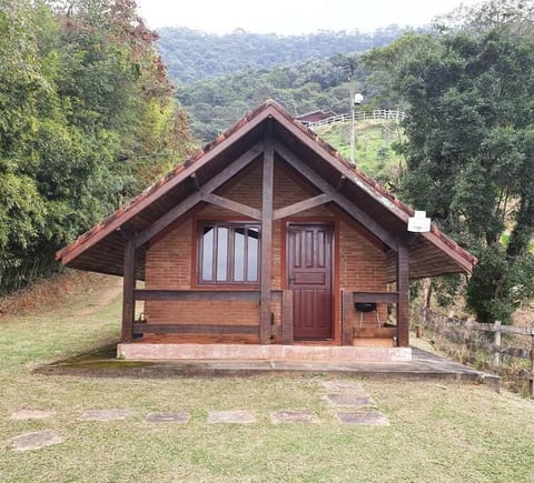 Chalé aconchegante com lareira fogueira e natureza House in Sao Jose dos Campos