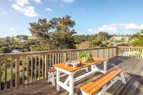 2 sisters at Palm Beach, Waiheke House in Auckland Region