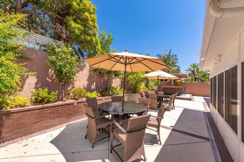 Patio, Balcony/Terrace, Seating area